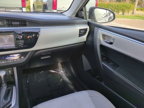 Used 2015 Toyota Corolla LE image 16