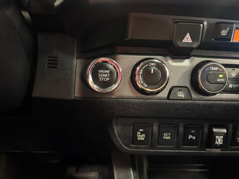 Used 2019 Toyota Tacoma TRD Pro AWD/4WD image 30