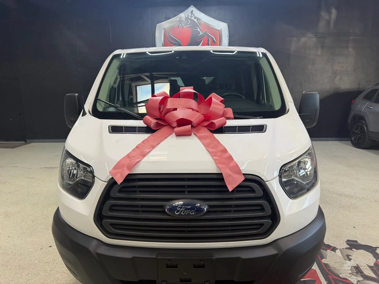 Used 2018 Ford Transit 150 XL RWD image 7