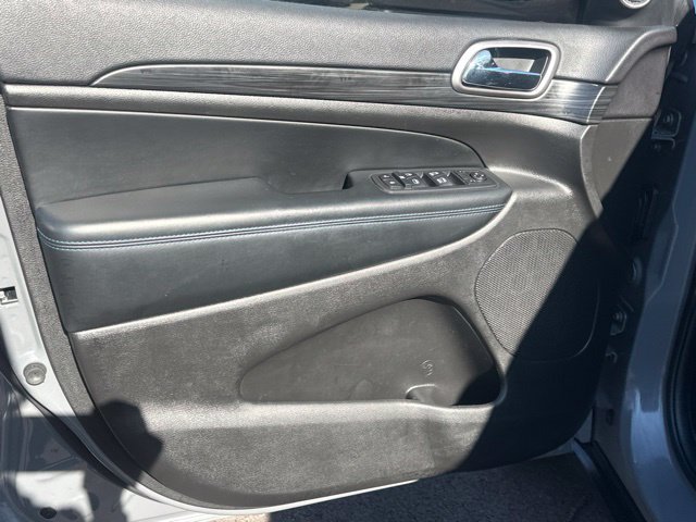 Used 2019 Jeep Grand Cherokee Laredo AWD/4WD image 26