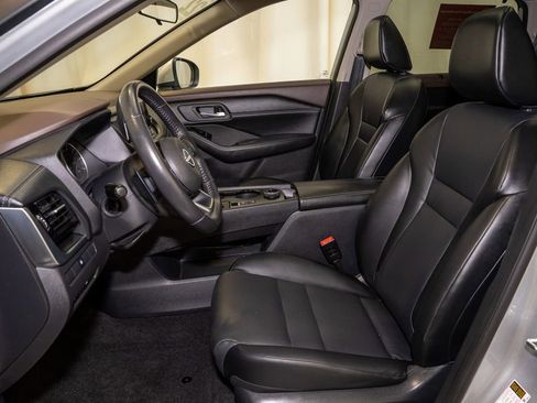 Used 2022 Nissan Rogue SV w/ SV Premium Package image 12