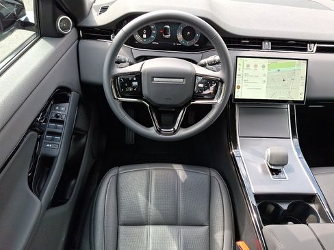 Used 2026 Land Rover Range Rover Evoque S AWD/4WD image 4