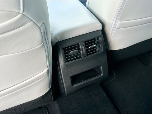 New 2025 Mitsubishi Outlander SE image 19