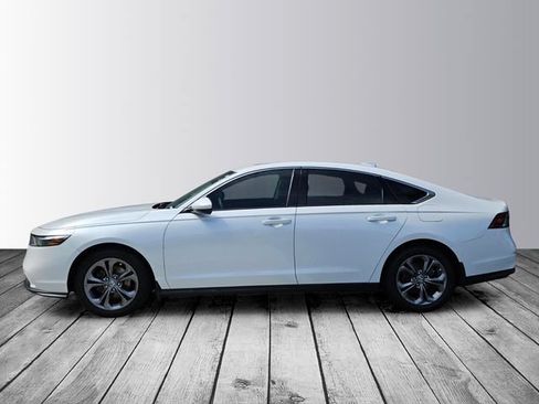 Used 2024 Honda Accord EX image 2