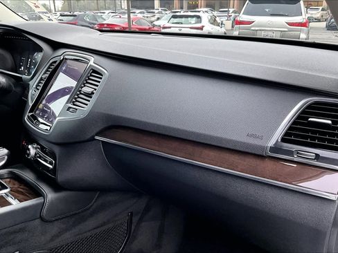 Used 2019 Volvo XC90 T5 Momentum image 17
