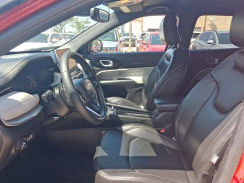 Used 2025 Jeep Compass Limited AWD/4WD image 4