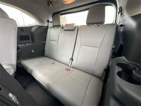 Used 2022 Toyota Highlander XLE image 20