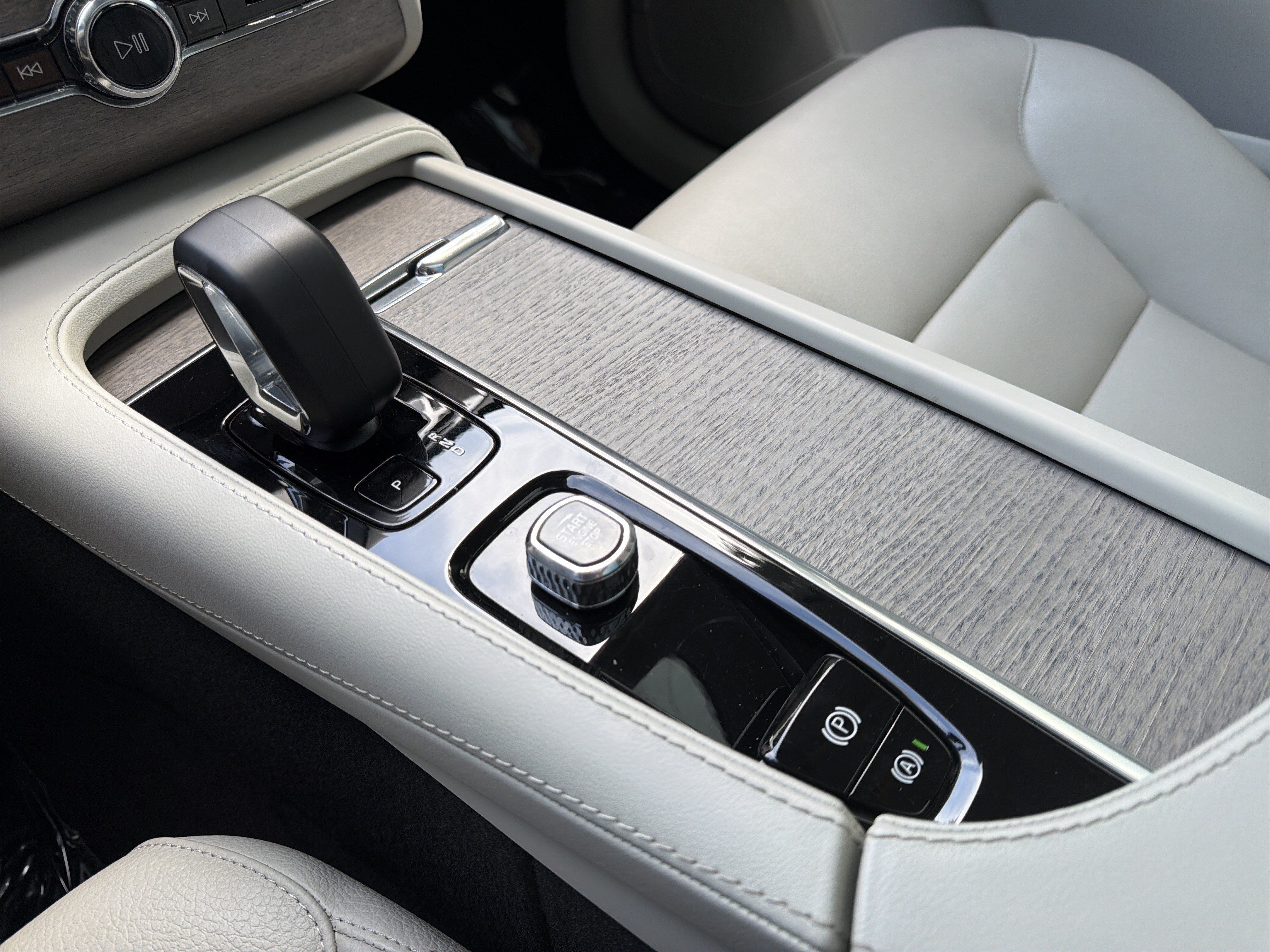 Certified 2023 Volvo XC90 B6 Plus w/ Protection Package Premier AWD/4WD image 26