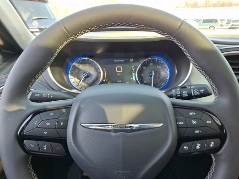 Used 2022 Chrysler Pacifica Touring-L w/ S Appearance Package image 25