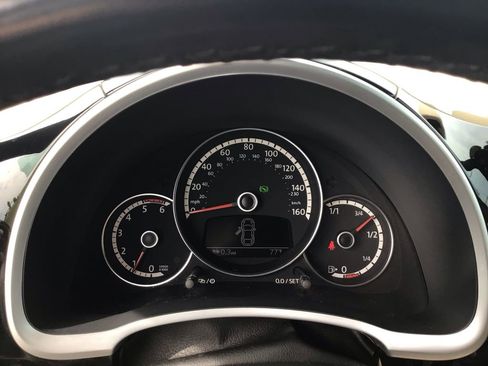 Used 2013 Volkswagen Beetle TDI FWD image 15