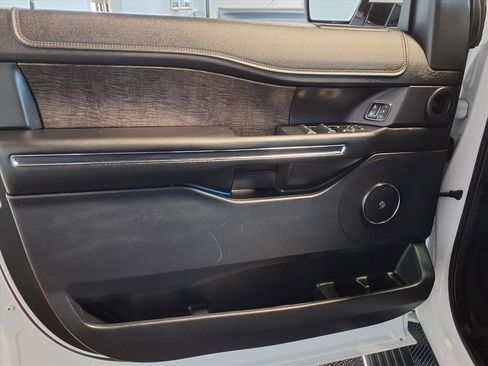 Used 2019 Ford Expedition Max Limited image 17