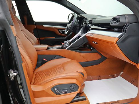 Used 2019 Lamborghini Urus AWD/4WD image 34