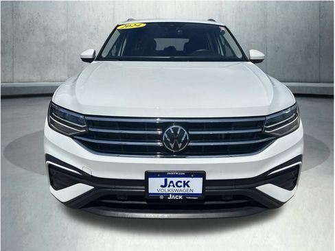 Used 2024 Volkswagen Tiguan SE AWD/4WD image 9