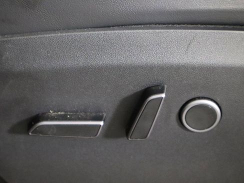 Used 2023 Tesla Model Y Long Range AWD/4WD image 19