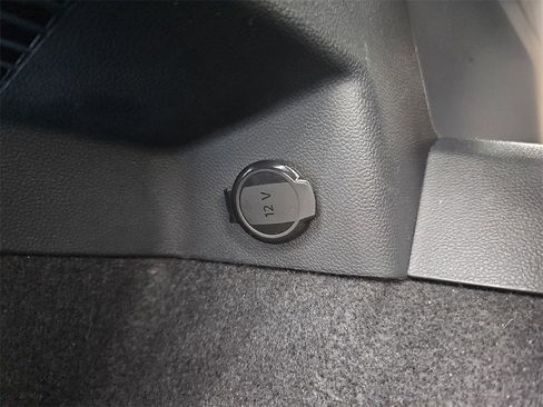 Used 2022 Volkswagen Tiguan SE R-Line image 18