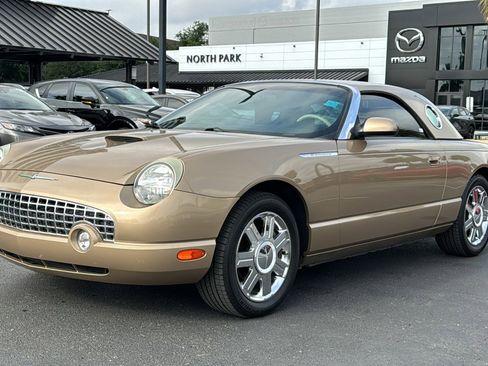 Used 2005 Ford Thunderbird RWD image 4