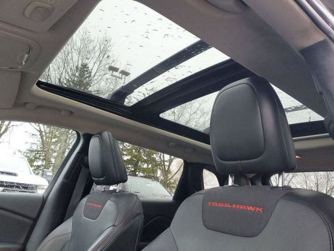 Used 2016 Jeep Cherokee Trailhawk w/ Comfort/Convenience Group image 7