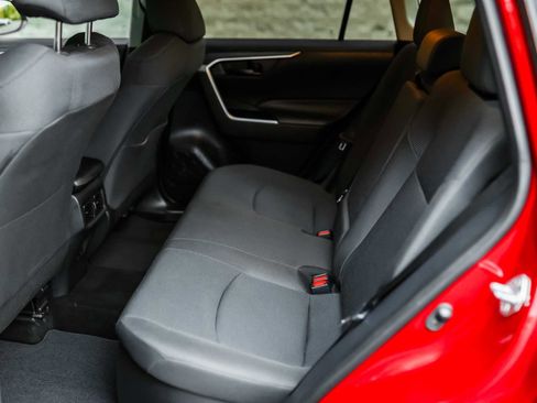 Certified 2020 Toyota RAV4 LE image 20