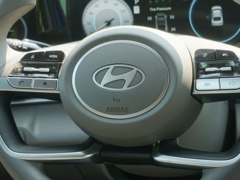 Used 2024 Hyundai Elantra SEL image 12