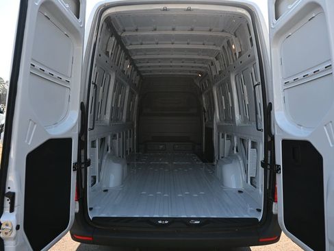 Used 2025 Mercedes-Benz Sprinter 2500 image 27