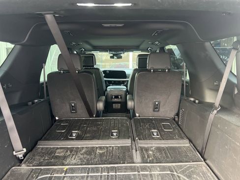 Used 2025 Chevrolet Suburban Z71 w/ Comfort Package image 7