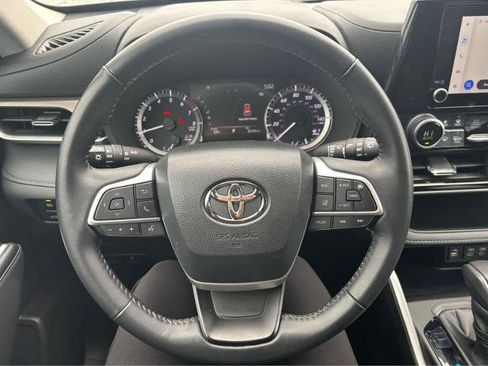 Used 2023 Toyota Highlander LE FWD image 30