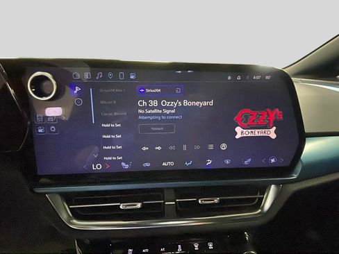 Used 2025 Chevrolet Equinox EV LT w/ Convenience Package image 10