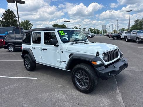 Used 2025 Jeep Wrangler Unlimited Sport AWD/4WD image 2
