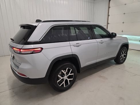 New 2025 Jeep Grand Cherokee Limited image 6