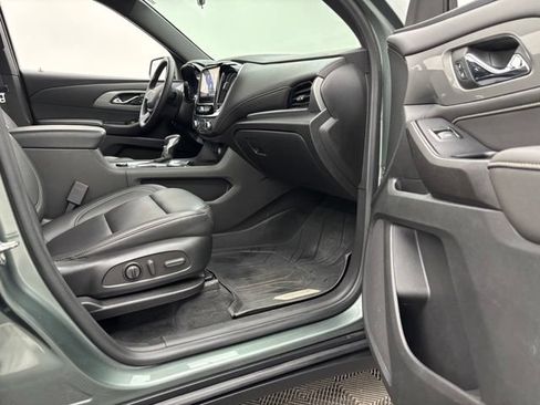 Used 2023 Chevrolet Traverse LT w/ LPO, Floor Liner Package FWD image 28