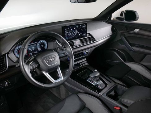 Used 2023 Audi Q5 2.0T Premium Plus w/ Premium Plus Package AWD/4WD image 3