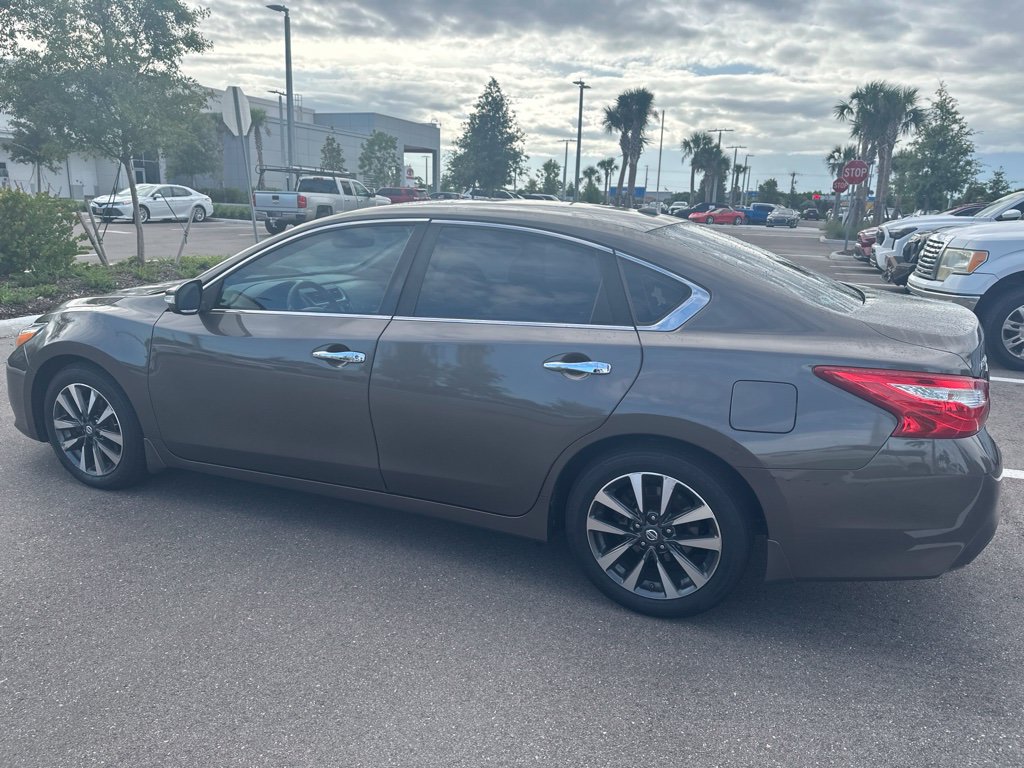 Used 2016 Nissan Altima 2.5 SL w/ 2.5 Technology Package FWD image 7