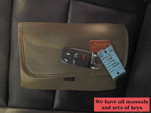 Used 2015 Jeep Grand Cherokee Overland w/ Advanced Technology Group AWD/4WD image 38