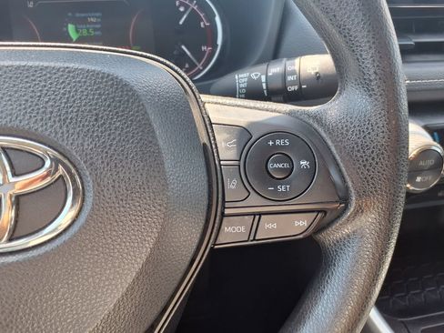 Used 2024 Toyota RAV4 XLE FWD image 28