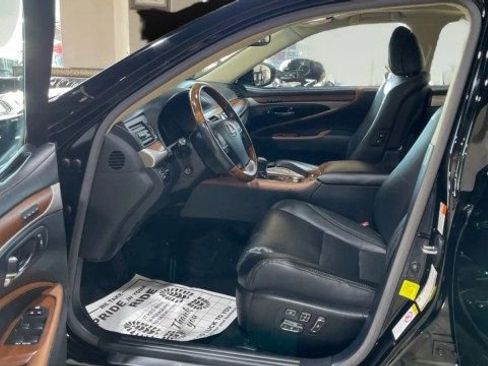 Used 2017 Lexus LS 460 image 10