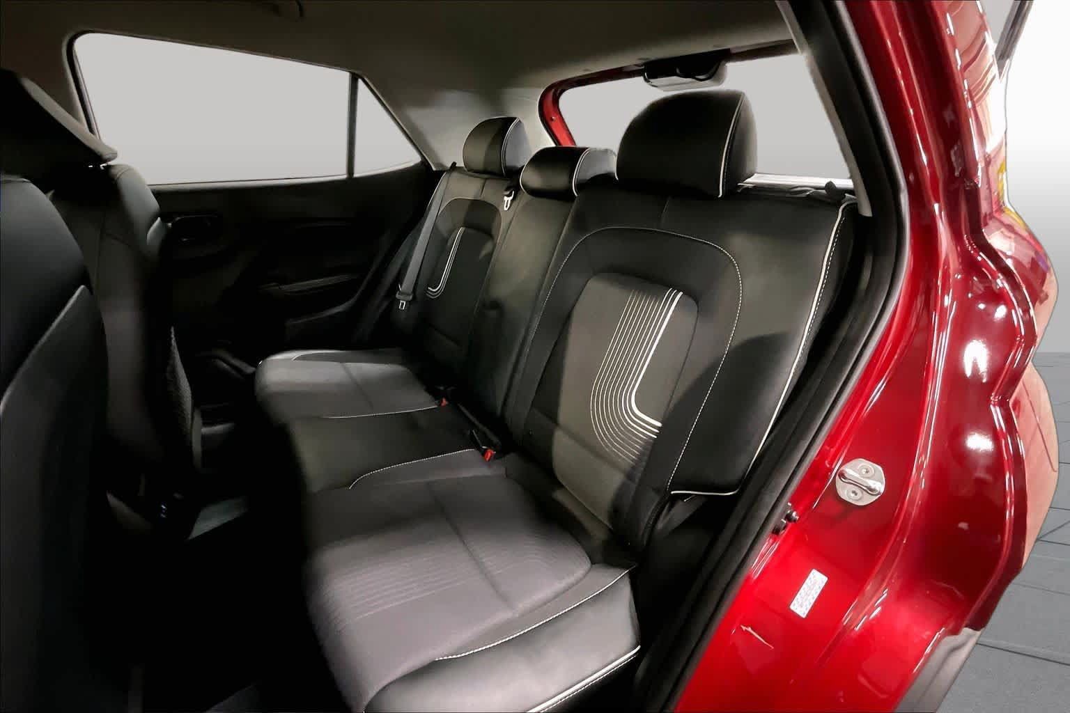 Used 2024 Hyundai Venue Limited FWD image 20