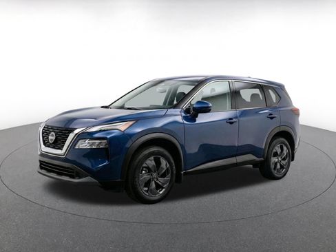 Used 2025 Nissan Rogue SV AWD/4WD image 3