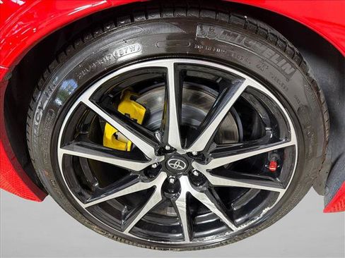 Used 2023 Toyota GR86 RWD image 16