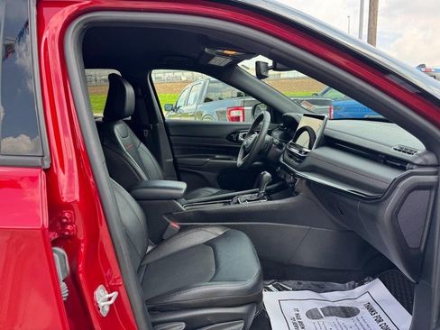 Used 2025 Jeep Compass Trailhawk AWD/4WD image 18