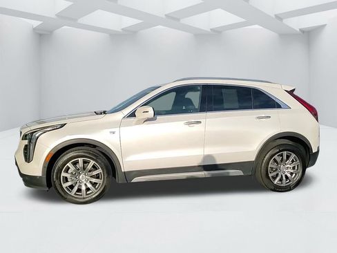 Used 2022 Cadillac XT4 Premium Luxury w/ Enhanced Visibility Package image 8