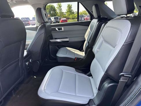Used 2021 Ford Explorer XLT w/ Equipment Group 202A AWD/4WD image 12