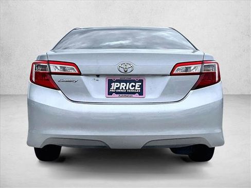 Used 2014 Toyota Camry L image 4