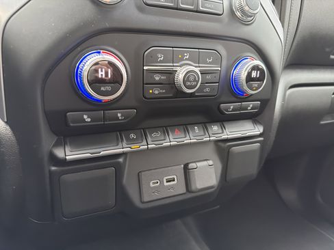 Used 2022 GMC Sierra 1500 Elevation image 21