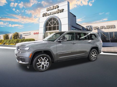 Certified 2024 Jeep Grand Cherokee L Limited w/ Luxury Tech Group II image 11