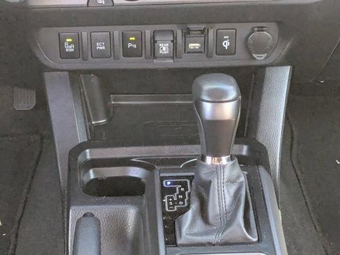 Used 2022 Toyota Tacoma SR5 RWD image 9