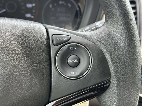 Used 2017 Honda HR-V LX image 19