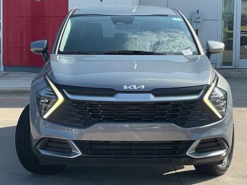 Used 2025 Kia Sportage LX FWD image 2