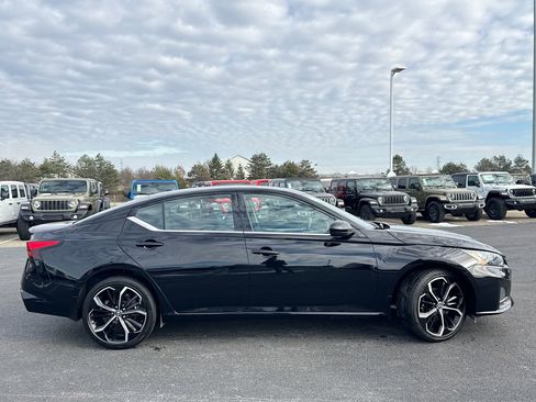 Used 2024 Nissan Altima 2.5 SR image 2