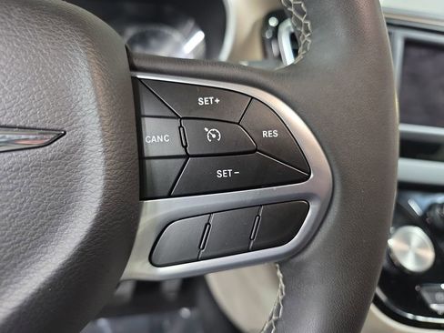 Used 2023 Chrysler Voyager LX image 18