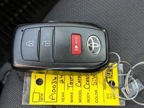 Used 2024 Toyota Corolla Cross LE FWD image 27